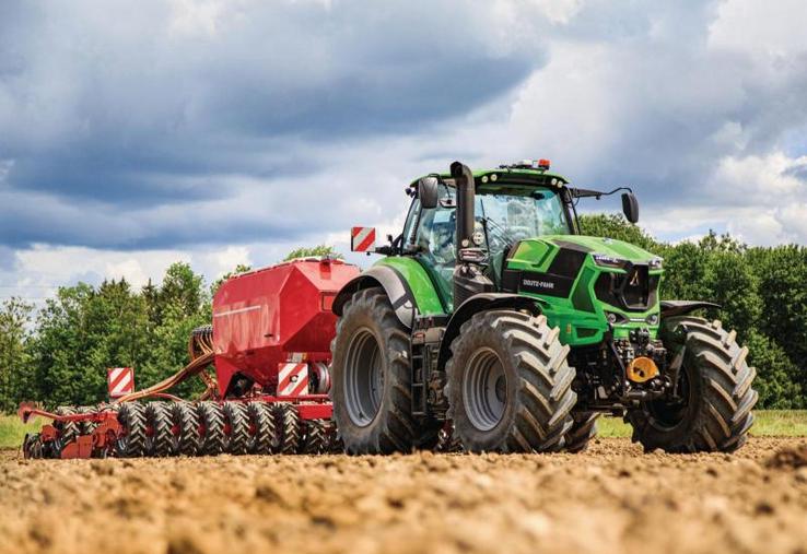 Le constructeur allemand vante le nouveau 8280 TTV comme « l'extension du tracteur à forte puissance made in Germany ».